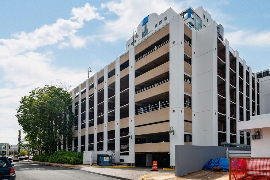 More Photos Of FD Roosevelt Est. 306, San Juan Office For Sale