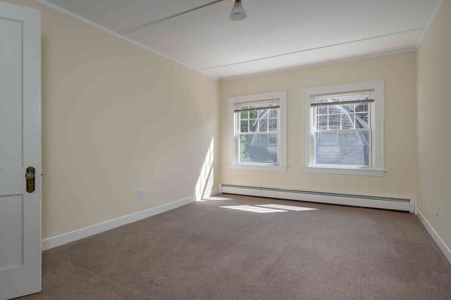 More Photos Of 435 York St, York Office Residential For Sale
