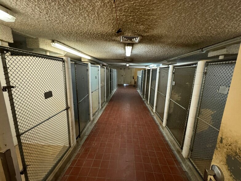 More Photos Of 10 Pethaven Ln, Augusta Veterinarian Kennel For Sale