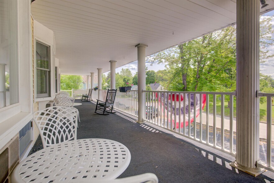 More Photos Of 17 Wilder St, Conway Hotel For Sale