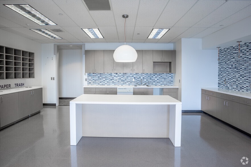 More Photos Of 2345 Grand Blvd, Kansas City Office For Sale