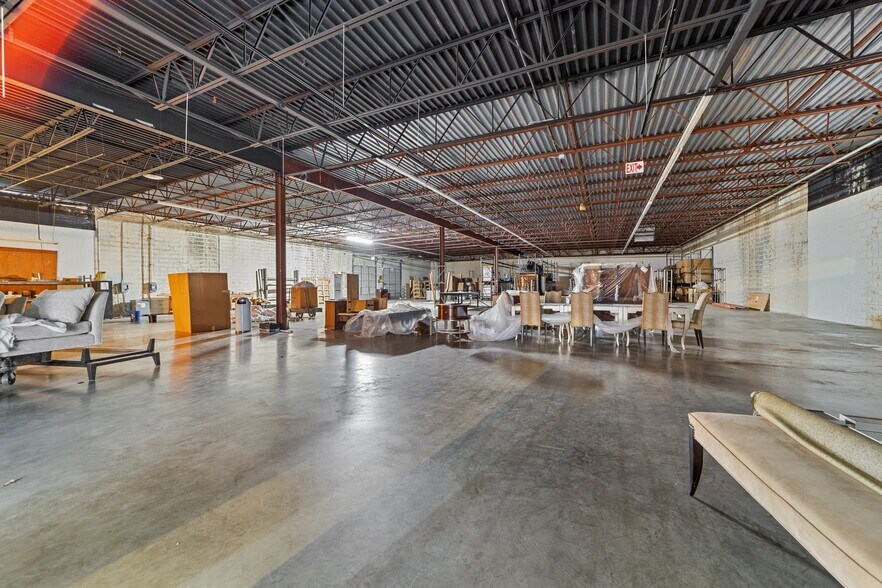 More Photos Of 1801 S University Pky, High Point Manufacturing For Sale