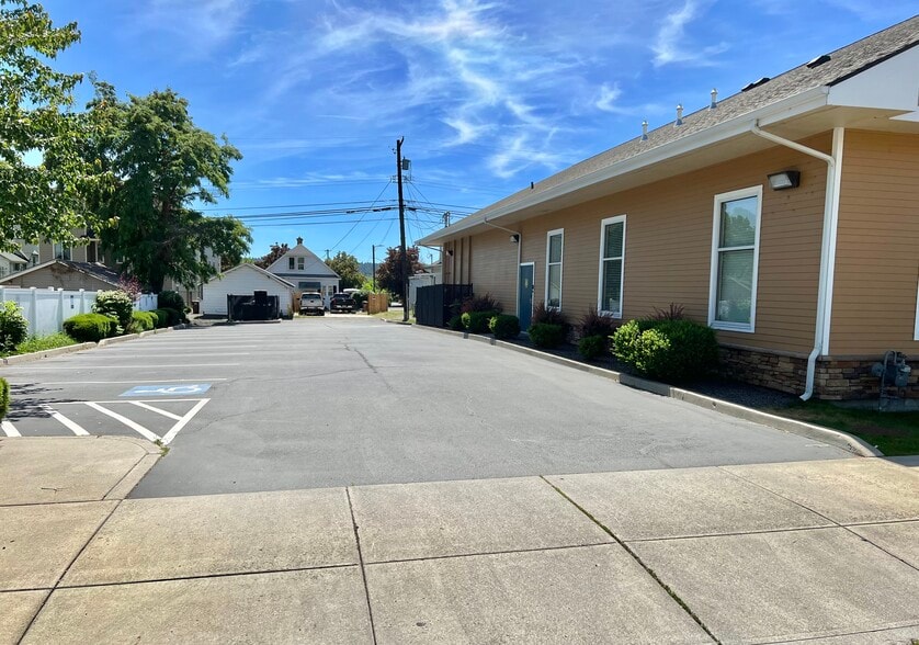 More Photos Of 1720 N Hamilton St, Spokane Freestanding For Lease