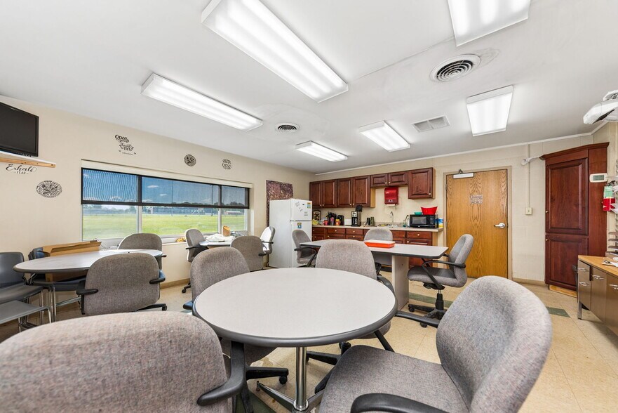 More Photos Of 675 W Plane St, Bethel Freestanding For Sale