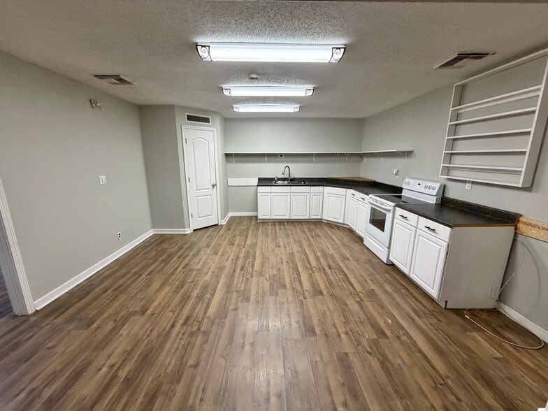 More Photos Of 831 FM 2917 Rd, Alvin Religious Facility For Sale