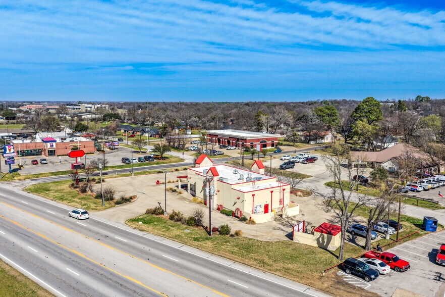 More Photos Of 1014 W Moore Ave, Terrell Restaurant For Sale