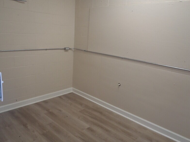 More Photos Of 2025 McLarty Dr, Newport Office For Sale