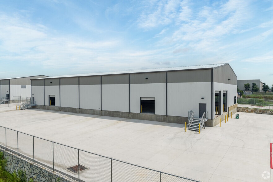 More Photos Of 4437 Supply Ct, Austin Unknown For Lease