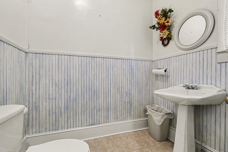More Photos Of 8493 Campbellton St, Douglasville Office For Sale