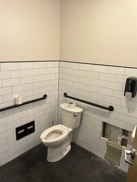 More Photos Of 145 Beachwalk Shore Dr, Saint Johns Freestanding For Lease