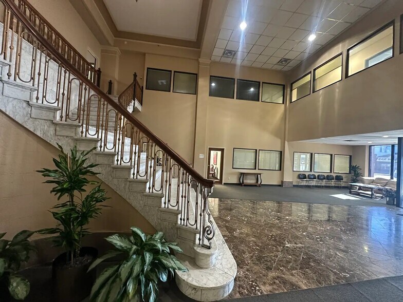 More Photos Of 501-505 E Broadway, Louisville Medical For Lease