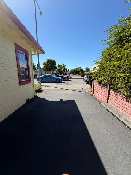 More Photos Of 720 E Washington St, Petaluma Office For Sale