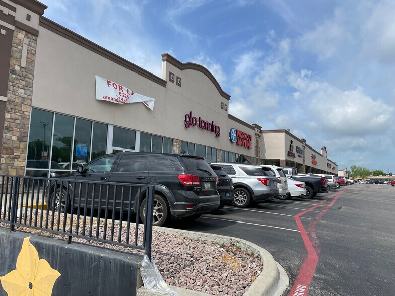 More Photos Of 919 W Main St, Durant Unknown For Lease