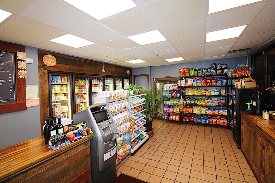 More Photos Of 44 Bayville Ave, Bayville Storefront Retail Residential For Sale