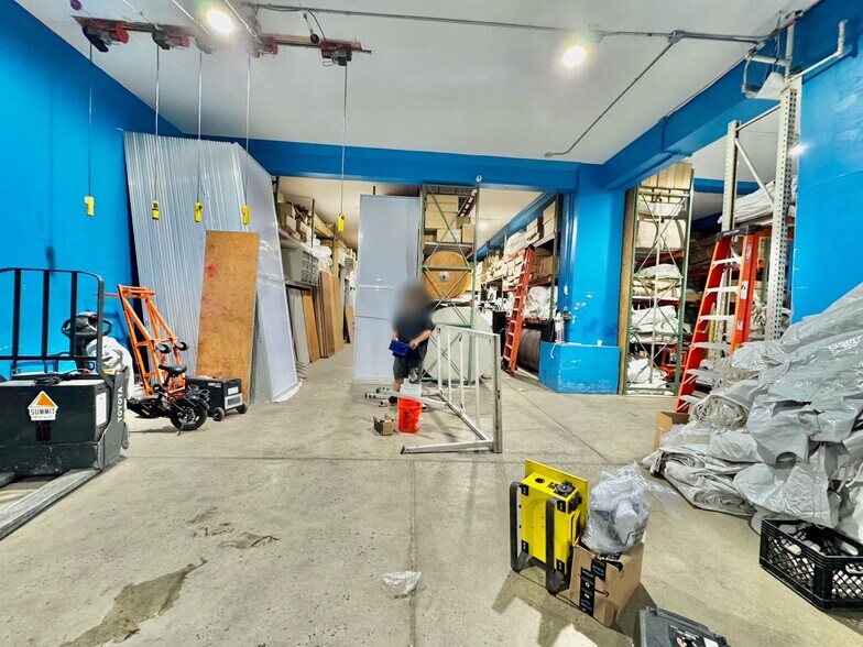 More Photos Of 81 Sheridan Blvd, Inwood Warehouse For Lease