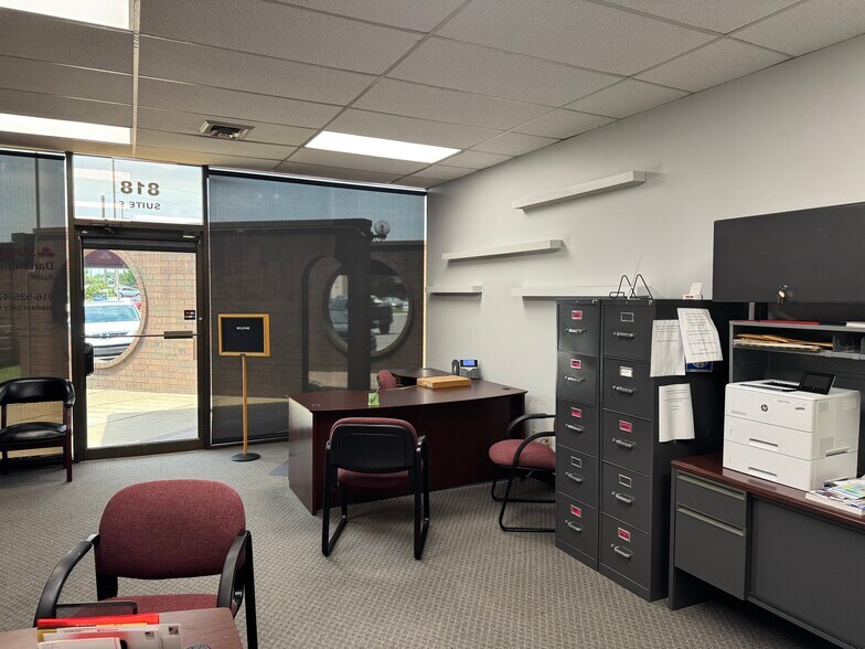 More Photos Of 816-818 NW Park Ln, Lee's Summit Office For Lease
