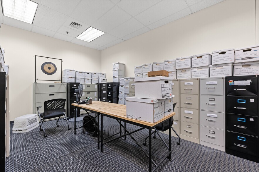 More Photos Of 9300 United Dr, Austin Unknown For Lease