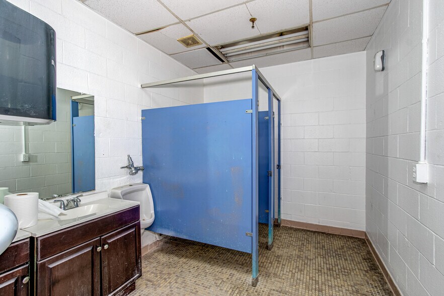 More Photos Of 14 Pine House Rd, Trenton Warehouse For Sale