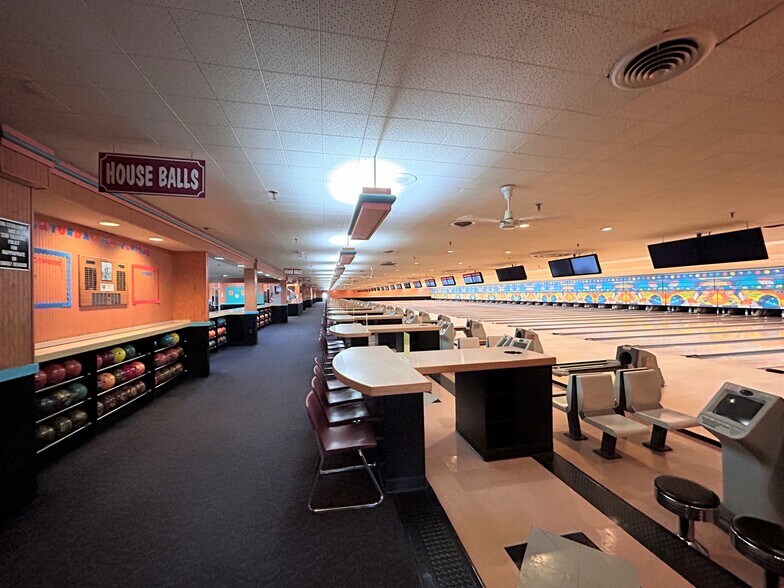 More Photos Of 6833 E Massachusetts Ave, Indianapolis Bowling Alley For Sale