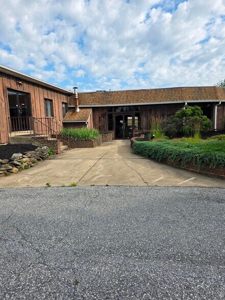 More Photos Of 3488 Board Rd, York Office For Sale