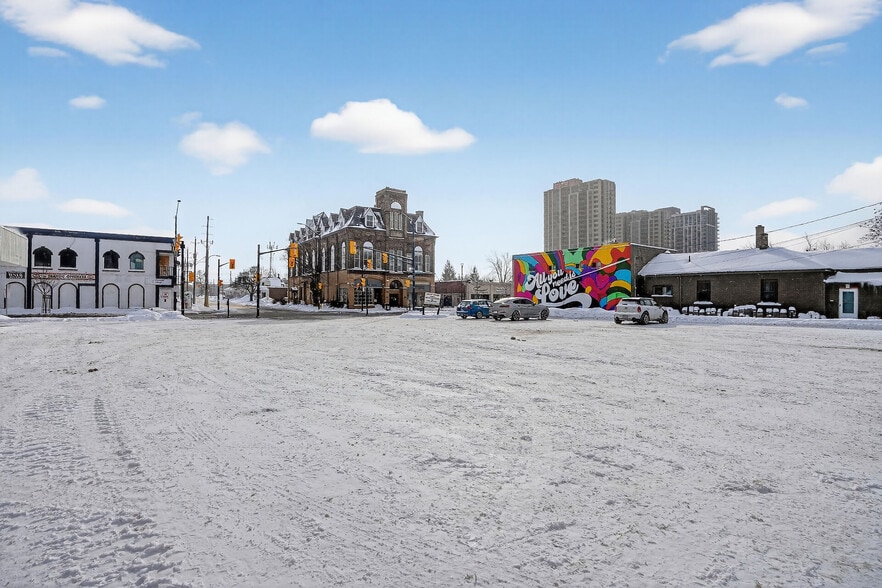 More Photos Of 812 Dundas St, London Freestanding For Sale