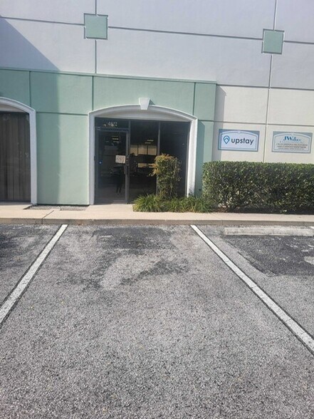 More Photos Of 4780-4806 N Orange Blossom Trl, Orlando Showroom For Lease