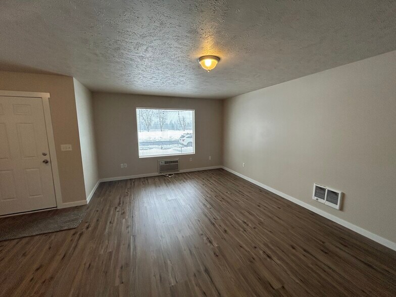 More Photos Of 308-318 W 3rd St, Cheney Apartments For Sale