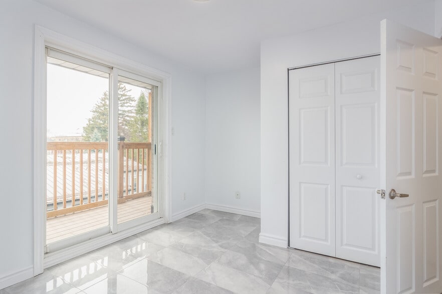 More Photos Of 3263 Lake Shore Blvd W, Toronto Dormitory For Sale