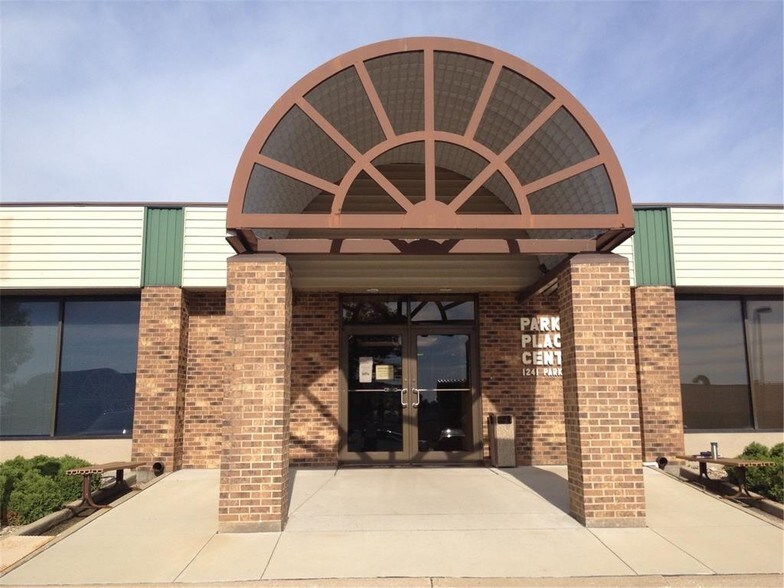 More Photos Of 1241 Park Pl NE, Cedar Rapids Office For Lease