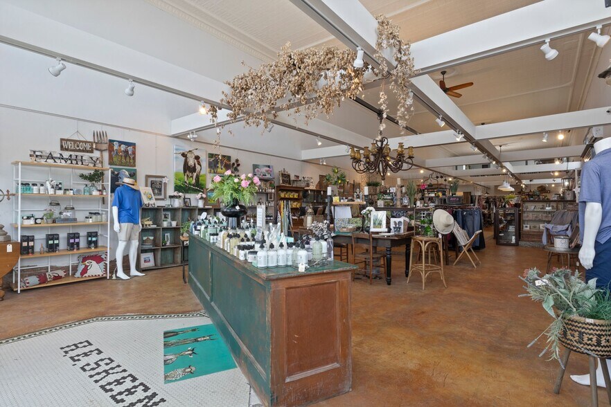 More Photos Of 219 N Main St, Winnsboro Storefront For Sale