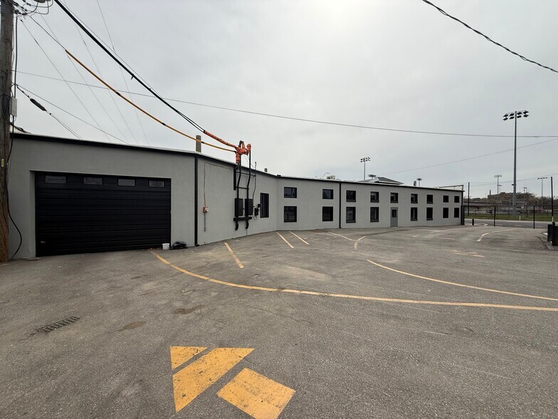 More Photos Of 1510 E Truman Rd, Kansas City Flex For Lease