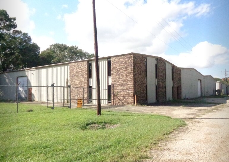 Primary Photo Of 2006 Shankland Ave, Jennings Warehouse For Sale