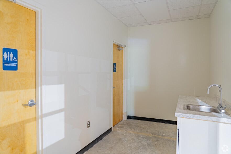 More Photos Of 1001 Bridge St, Fuquay Varina Unknown For Lease