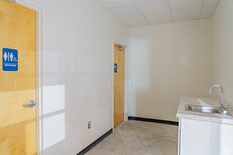 More Photos Of 1001 Bridge St, Fuquay-Varina Unknown For Lease