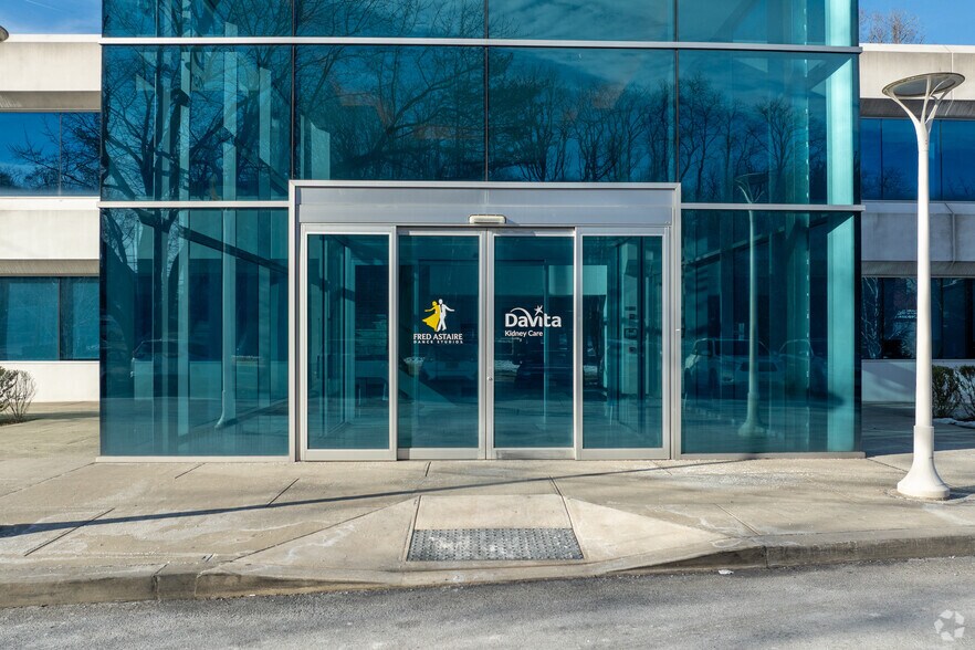 More Photos Of 611 W Hartsdale Ave, White Plains Medical For Lease