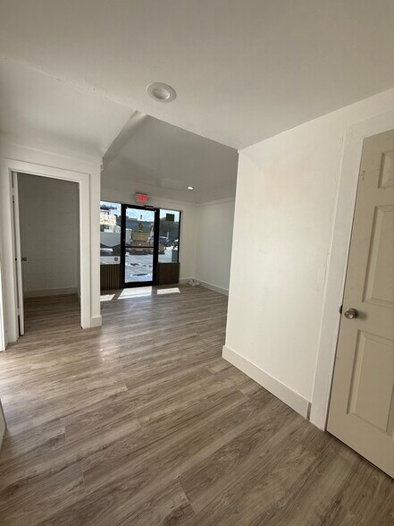 More Photos Of 5431-5441 NW 15th St, Margate Warehouse For Lease