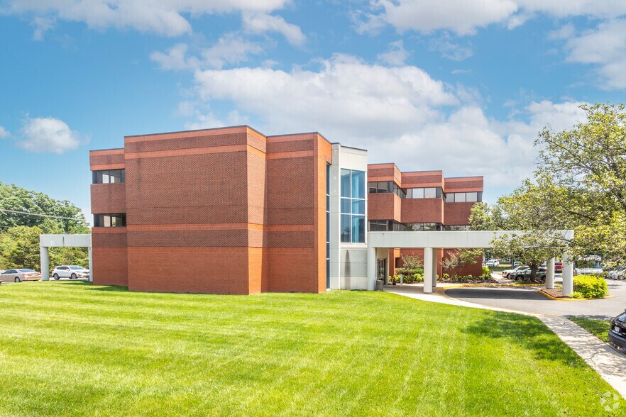 More Photos Of 21495 Ridgetop Cir, Sterling Medical For Lease