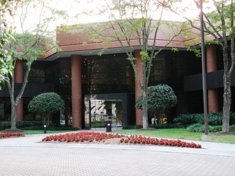 More Photos Of 308 N Peters Rd, Knoxville Office For Lease