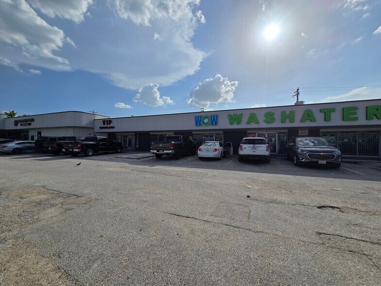 More Photos Of 100 E Little York Rd, Houston Freestanding For Sale