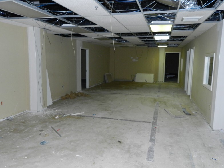 More Photos Of 13801-13807 NW 4th St, Sunrise Warehouse For Lease