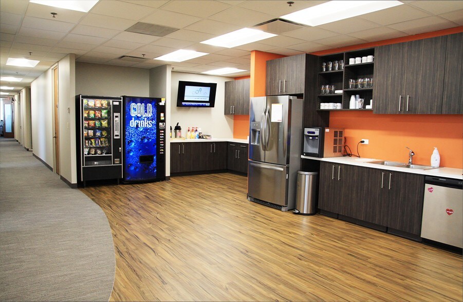 More Photos Of 2300 Barrington Rd, Hoffman Estates Coworking Space