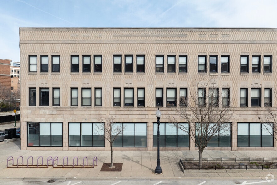 More Photos Of 1025 W Sunnyside Ave, Chicago Loft Creative Space For Sale