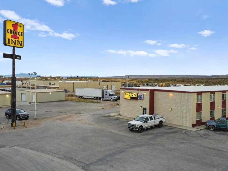 More Photos Of 1904 E Cedar St, Rawlins Hotel For Sale