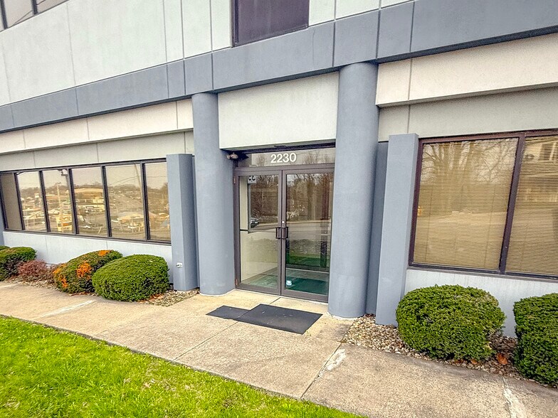 More Photos Of 2228-2230 Sunset Blvd, Steubenville Office For Lease