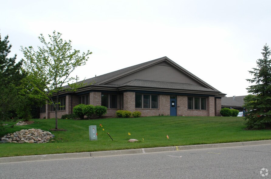 More Photos Of 825 Centennial Way, Lansing Office For Lease