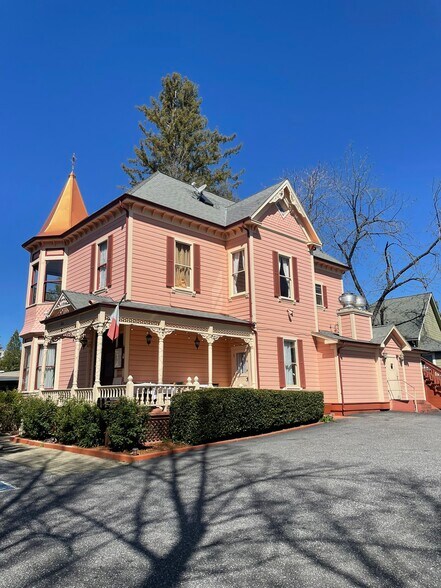 Primary Photo Of 124 Bank St, Grass Valley Restaurant For Sale