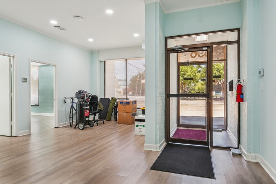More Photos Of 396 W Main St, Lewisville Medical For Sale
