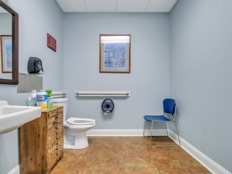 More Photos Of 1453 W Oglethorpe Hwy, Hinesville Office Residential For Lease