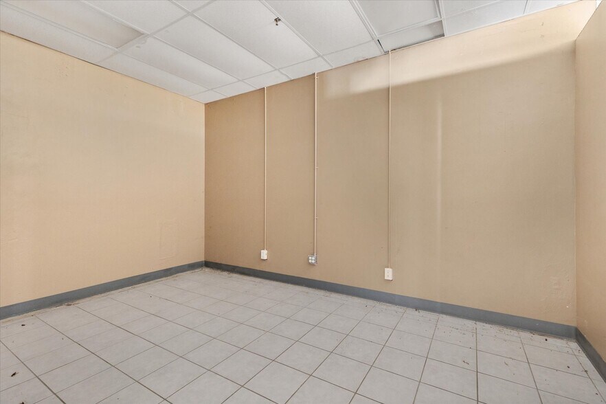 More Photos Of 440-500 W Gulf Atlantic Hwy, Wildwood Unknown For Lease