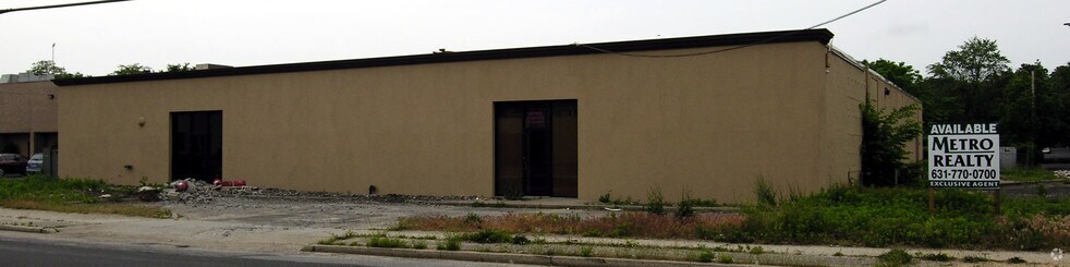 More Photos Of 400 Wyandanch Ave, West Babylon Warehouse For Lease